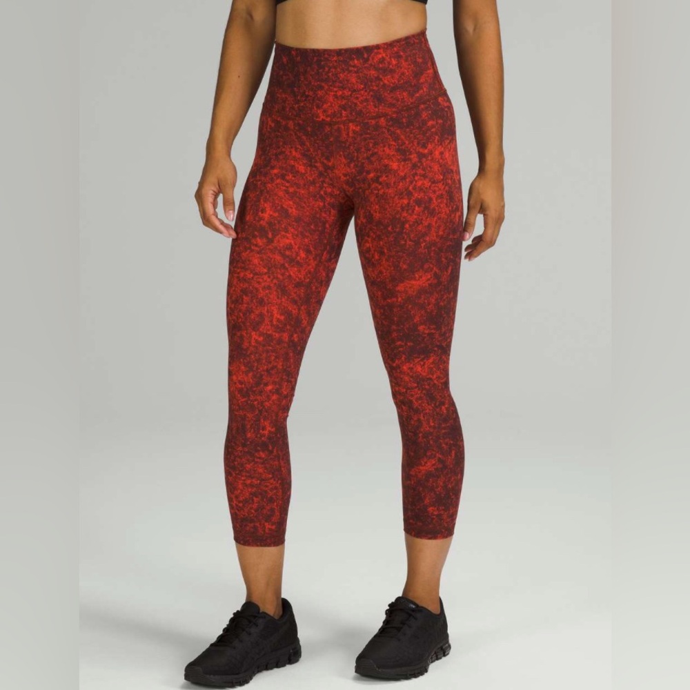 Lululemon Wunder Train‎ High-Rise Crop 23" Denim Wash Print Autumn Red Black